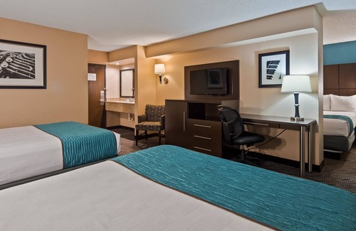 Ellendale Hotel | Best Western Plus Galleria Inn & Suites