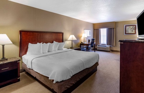 Lexington Hotel | Best Western Plus Inn at Hunt Ridge