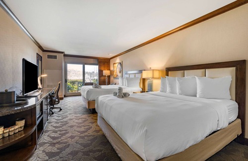 La Playa Hotel | Best Western Plus Island Palms Hotel & Marina