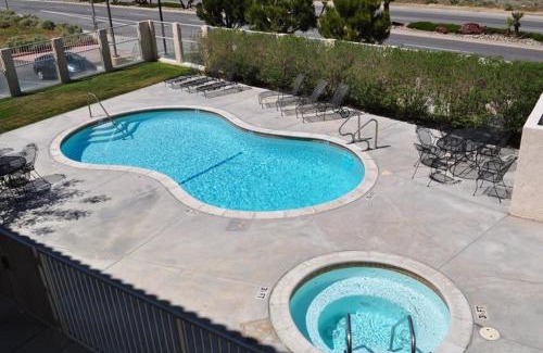 Palmdale Hotel | Best Western Plus John Jay Inn & Suites