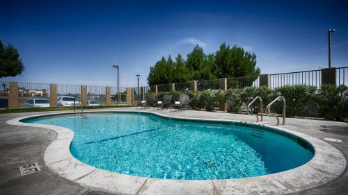 Palmdale Hotel | Best Western Plus John Jay Inn & Suites