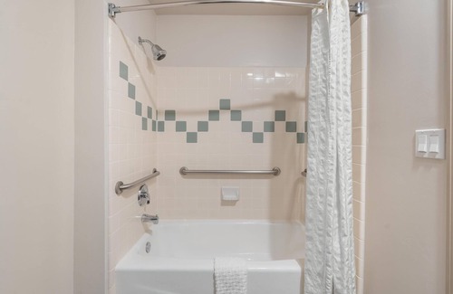 Palmdale Hotel | Best Western Plus John Jay Inn & Suites