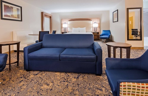 Tarrytown Hotel | Best Western Plus Kansas City Airport-KCI East