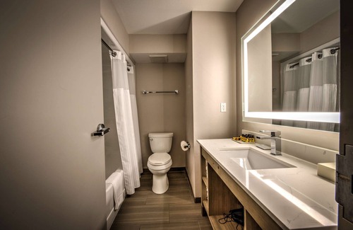 Burbank Hotel | Best Western Plus Media Center Inn & Suites