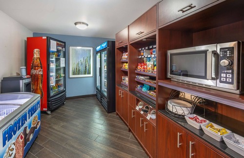 North Las Vegas Hotel | Best Western Plus North Las Vegas Inn & Suites