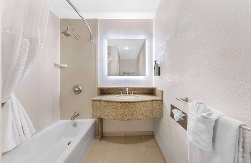 Ontario Hotel | Best Western Plus Ontario Airport & Convention Center