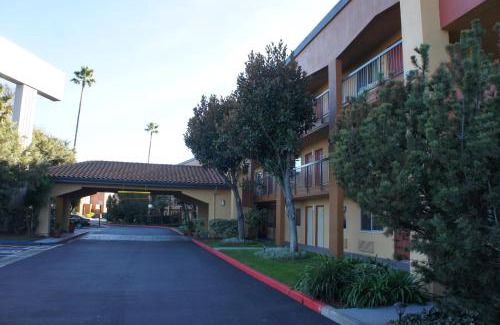 Pleasanton Hotel | Best Western Plus Pleasanton Inn