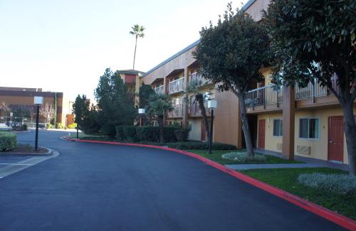 Pleasanton Hotel | Best Western Plus Pleasanton Inn