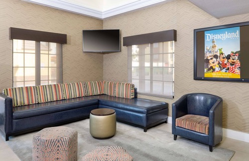 Anaheim Resort Hotel | Best Western Plus Raffles Inn & Suites
