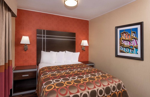 Anaheim Resort Hotel | Best Western Plus Raffles Inn & Suites