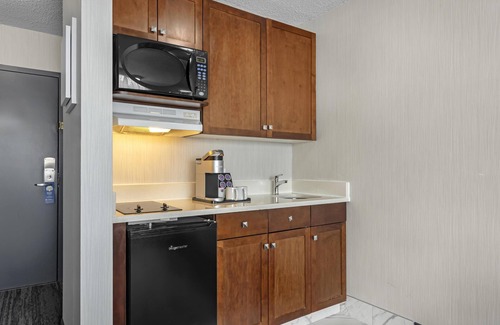 Connaught Hotel | Best Western Plus Suites Downtown
