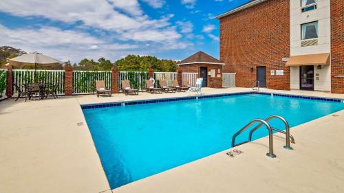 Cedar Point Hotel | Best Western Plus Swansboro Emerald Isle
