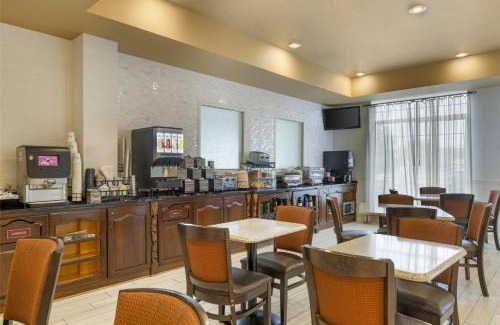 Penn Yan Hotel | Best Western PLUS Vineyard Inn and Suites