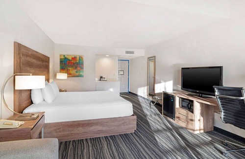 Simi Valley Hotel | Best Western Posada Royale Hotel & Suites