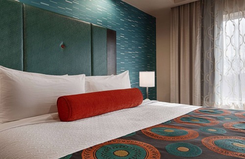 Willowbrook Hotel | Best Western Premier Ashton Suites-Willowbrook