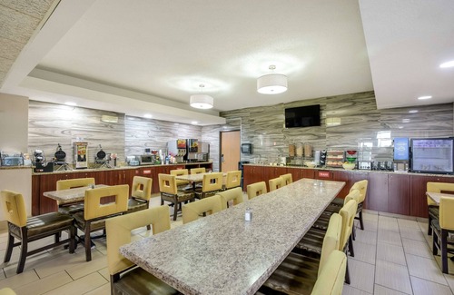 Pewaukee Hotel | Best Western Waukesha Grand