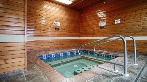Laurel Hotel | Best Western Yellowstone Crossing