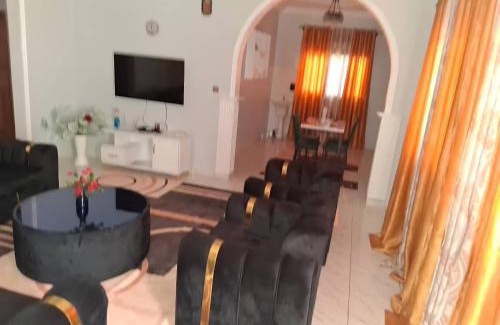 Mbam-et-Inoubou Apartamento | Bestoria Hills Lodge