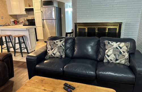 Tyler Casa | BestStays@Bunkhouse affordable lodging, TVs in all BRMS