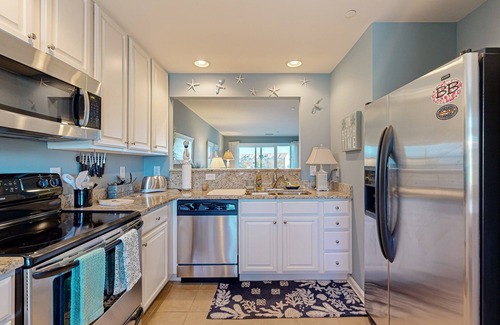 Ocean View Condominio | Bethany Bay spacious condo w/shared pool, water view & golf course