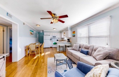 Frankford Condominio | Bethany Meadows condo with new owners, pool & tennis court - close to everything