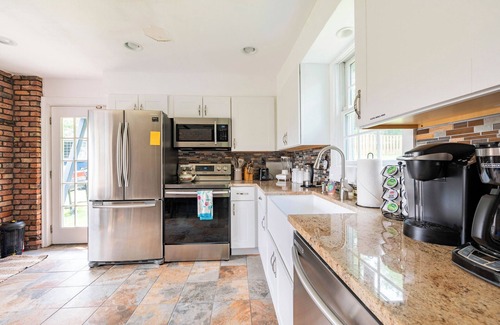 Mongaup Valley Cabina | Bethel Woods Retreat on 45 acres with Hot Tub Arcade Pool & Firepit!