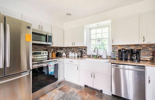 Mongaup Valley Cabina | Bethel Woods Retreat on 45 acres with Hot Tub Arcade Pool & Firepit!