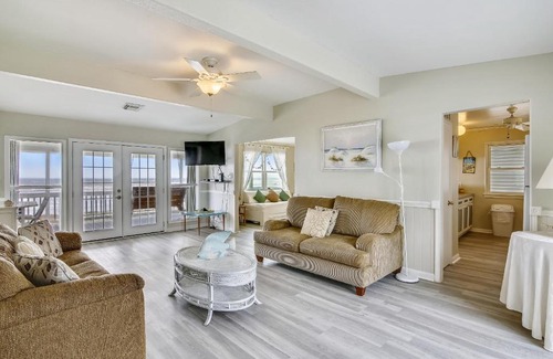 Bermuda Beach Casa | Betsy's Beachfront Cottage