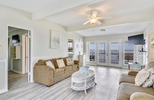 Bermuda Beach Casa | Betsy's Beachfront Cottage