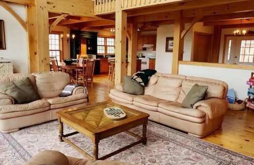 North Freedom Casa | Betsy's Hideaway, Unique Timber Frame home