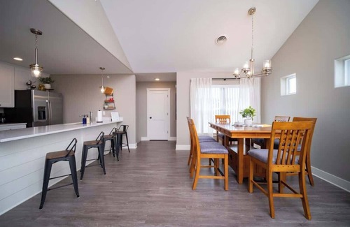 Bettendorf Apartamento | Bettendorf Gem: 3BR Apartment w/ King Suite & Office!