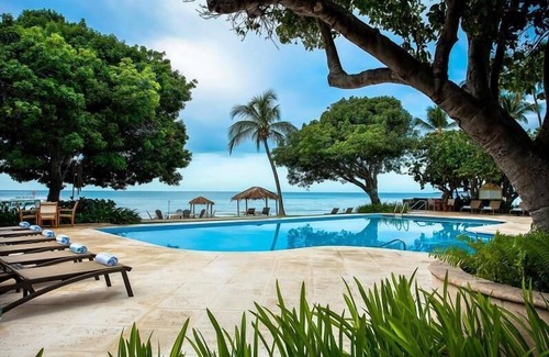 Carenero Apartamento | Better Choice for your Vacation! Water Sports, Onsite Bar, 2 Tropical Pools