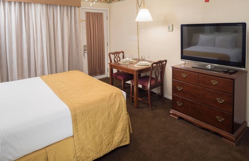 Table Rock Hotel | Better Choice for your Vacation! Pool, Kitchen, Minutes to Silver Dollar City