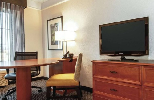 Guasti Casa | Better Choice For Your Vacation! 3 Family-friendly Units. Pool Access to Enjoy!