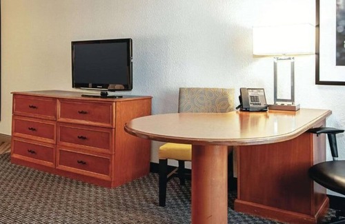 Guasti Casa | Better Choice For Your Vacation! 3 Family-friendly Units. Pool Access to Enjoy!