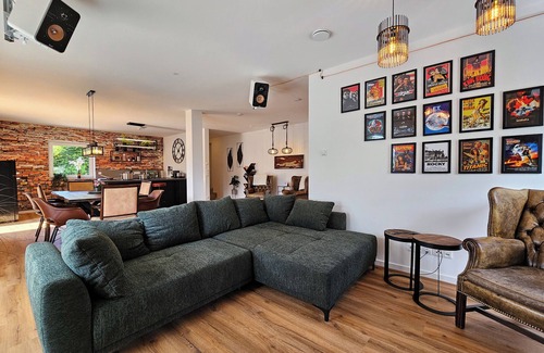 Altusried Apartamento | better I industrial apartment I home theater