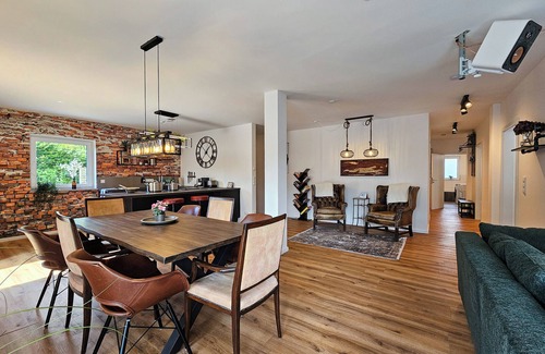 Altusried Apartamento | better I industrial apartment I home theater