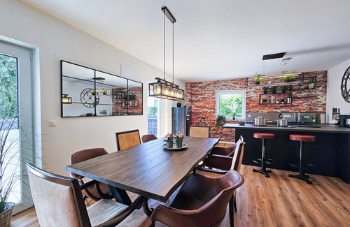 Altusried Apartamento | better I industrial apartment I home theater
