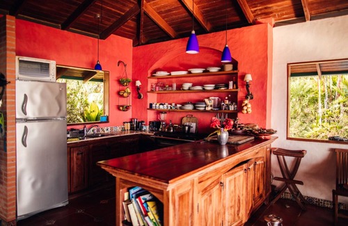 Dominical Villa | Mejor que la playa. Vista al mar y valle. Muy privado. Belleza en todas partes.