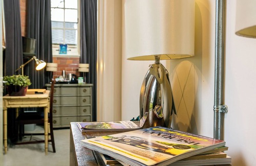 Bicester Casa | Betts Private room at Bicester Heritage