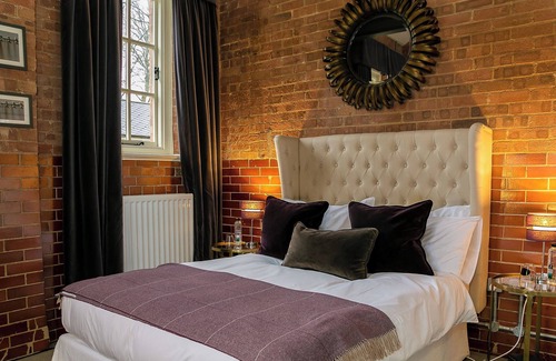 Bicester Casa | Betts Private room at Bicester Heritage