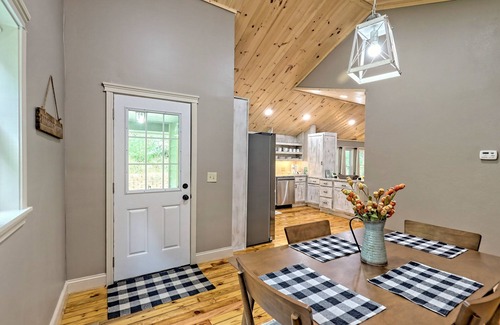 Rabun Gap Casa | Betty's Creek 3/2 Valley Cabin w/Mtn. View & Creek