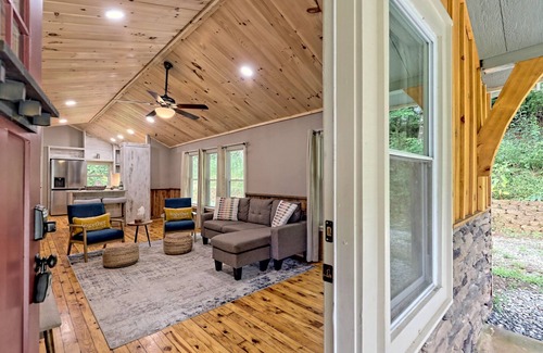 Rabun Gap Casa | Betty's Creek 3/2 Valley Cabin w/Mtn. View & Creek