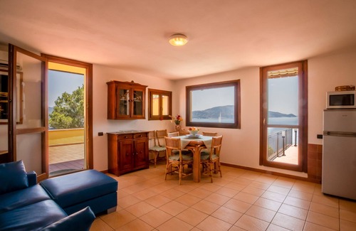 Lacona Villa | Villa inmersa en el parque con una vista impresionante del mar.