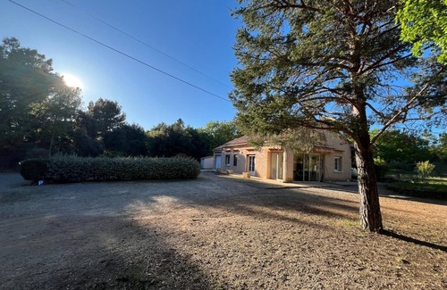 Regusse Casa | Between Land and Lake, a peaceful and perfectly equipped residence.