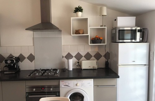 Evenos Casa | Between sea and countryside, charming self-catering cottage with garden, private spa and BBQ.