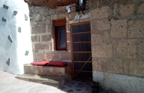 Fasnia Cabaña | Between sky and sea, typical Canarian troglodyte house, accessible to people with reduced mobility