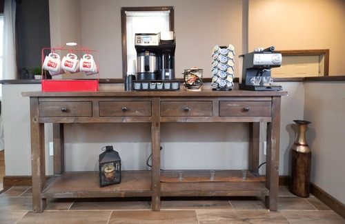 Dubuque Casa | Between Sundown & Chestnut Ski Resorts & 30 min from the Field of Dreams.