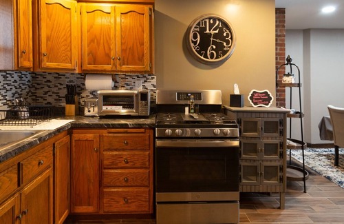Dubuque Casa | Between Sundown & Chestnut Ski Resorts & 30 min from the Field of Dreams.