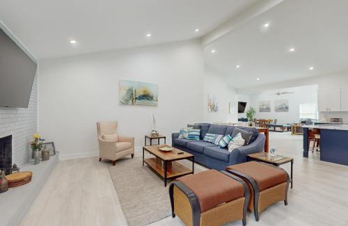 Yaupon Beach Casa | Between the Beach and Breeze